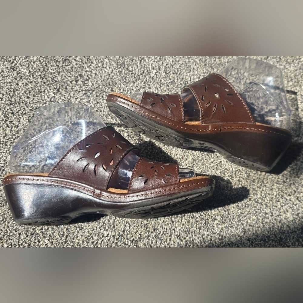 Thom McAn Women's Wendy Brown Wedge Heel Sandal Women's Size 6.5 - Picture 3 of 10
